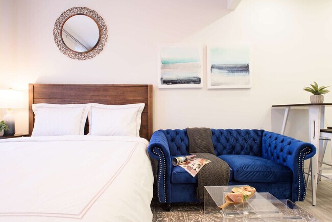 Building Photo - 240e E 75th St