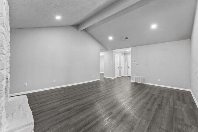 Building Photo - 1606 Old Tract Rd