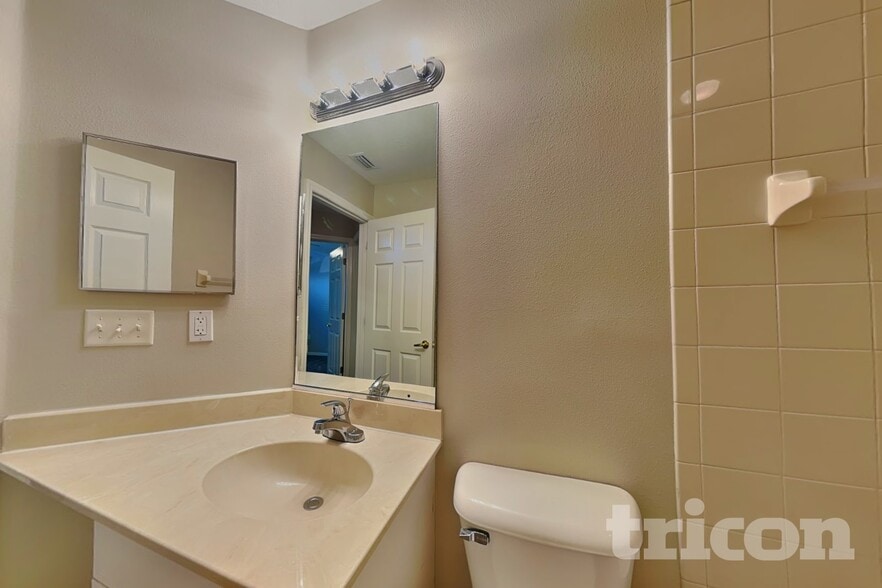 Building Photo - 3124 58th Terrace E