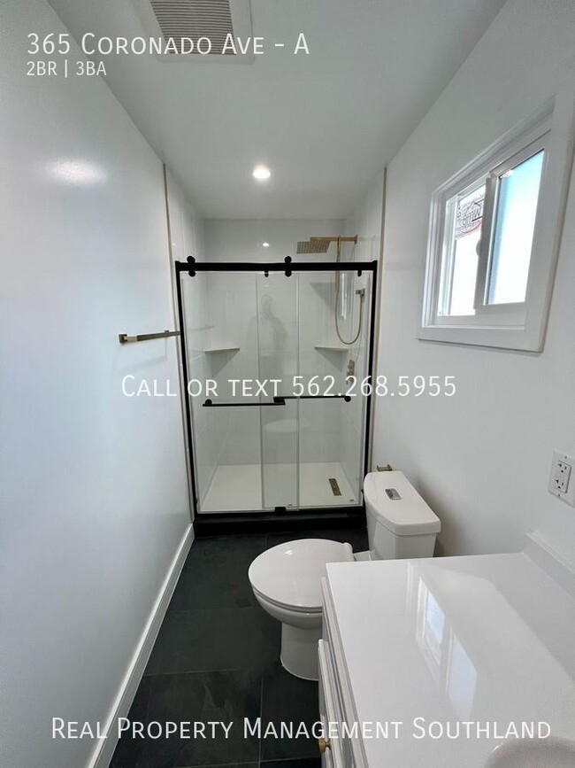 Building Photo - Stunning, Highly Upgraded 2 Bed / 2 Bath B...