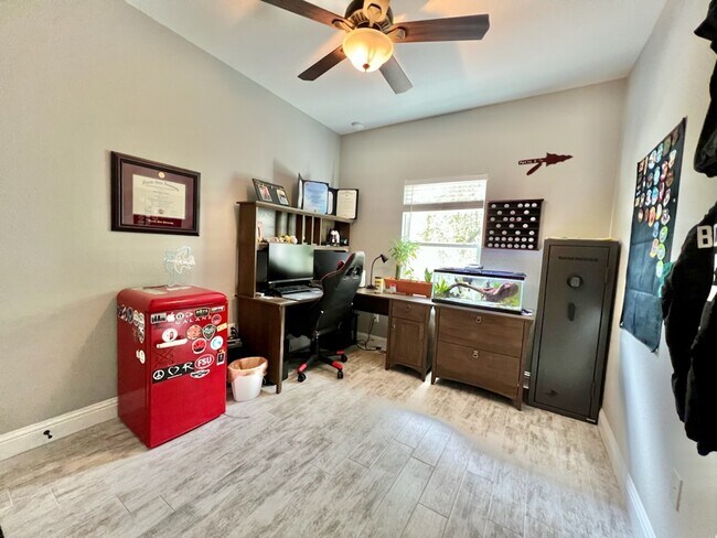 Building Photo - 2100 Pomegranate Ct