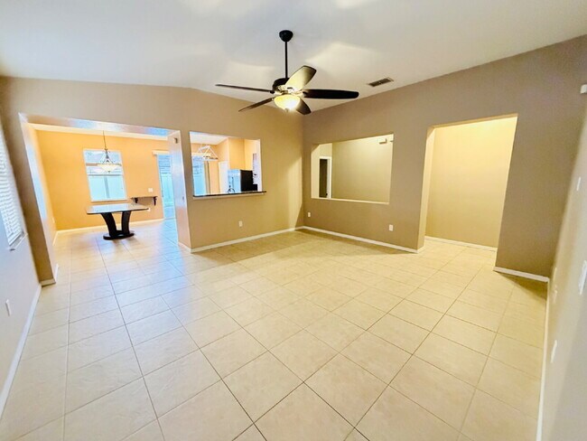 Building Photo - Spacious 3-Bedroom Home with 2 Full Baths in Charming Mulberry Home with Outdoor Kitchen!