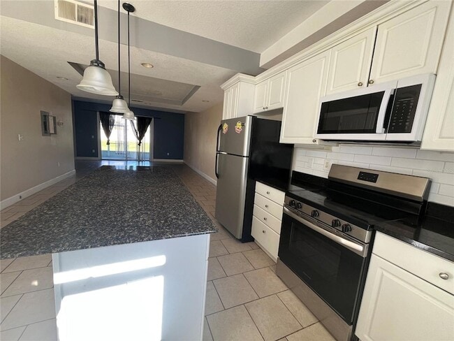 Building Photo - 2013 Grand Oak Dr