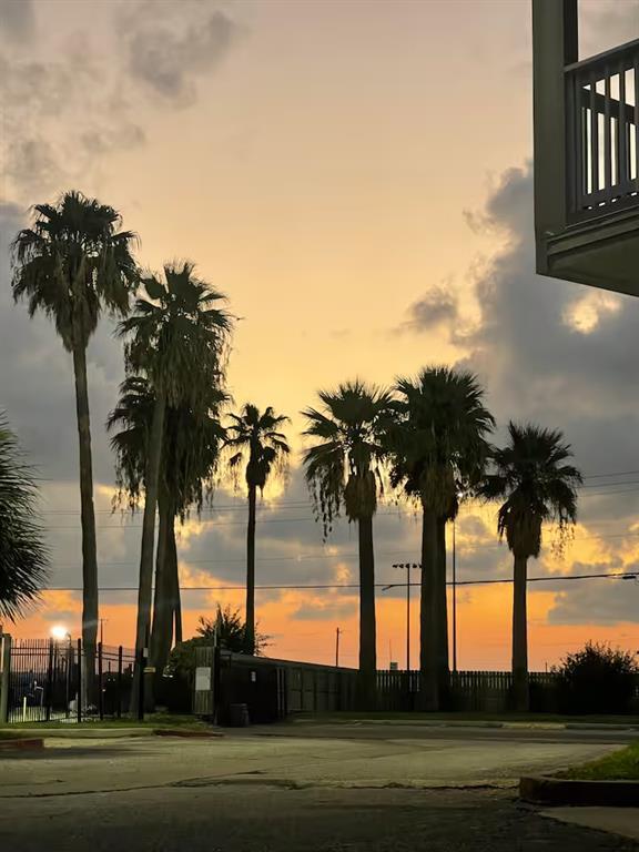 Building Photo - 3938 Surfside Blvd