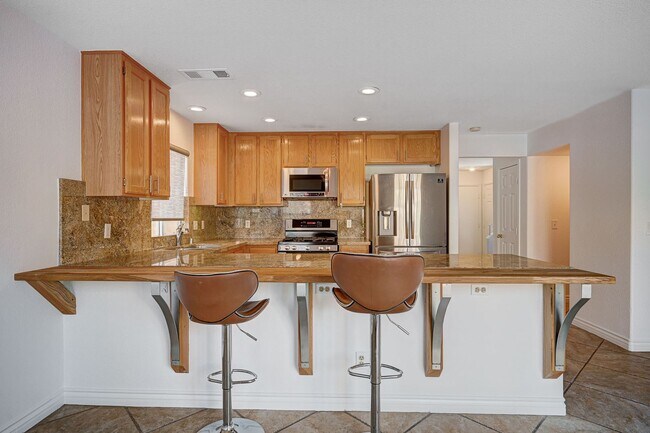Building Photo - 3 BEDROOM + POOL IN DESIRABLE PECCOLE RANC...