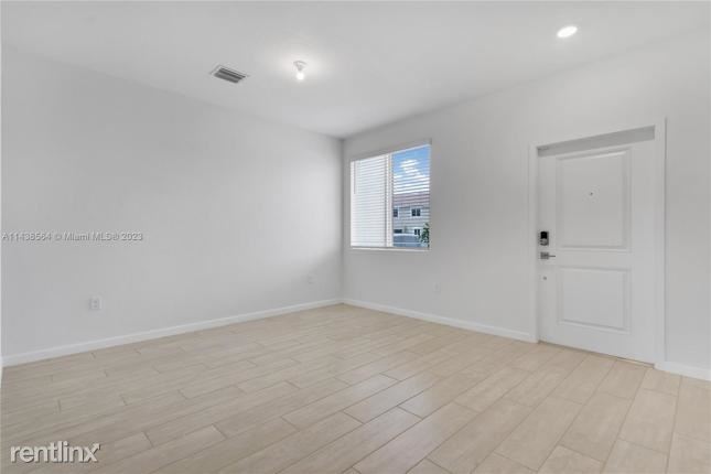 Building Photo - 3 br, 2 bath House - 2445 SE 10Th Street