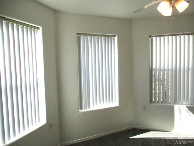 Building Photo - 3870 Coyote Ct