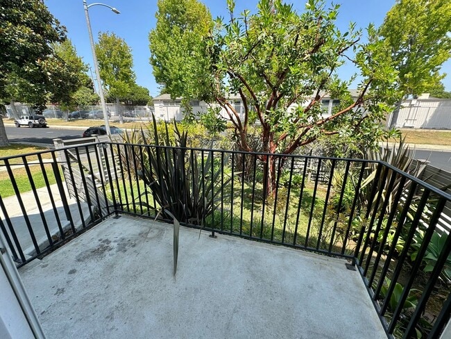 Building Photo - 8343 DUNBARTON - SHORT TERM LEASES AVAILABLE , NEWER*4 BD*3BA*TOWNHOME*PRIVATE YARD*WASHER/DRYER*