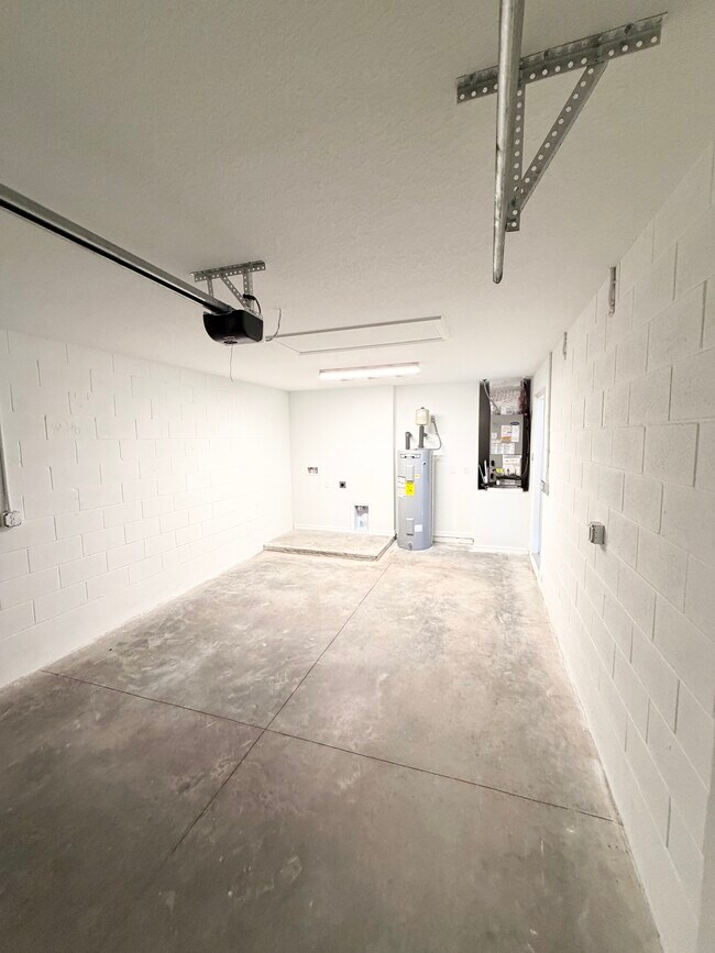 Building Photo - 2 Whee Pl