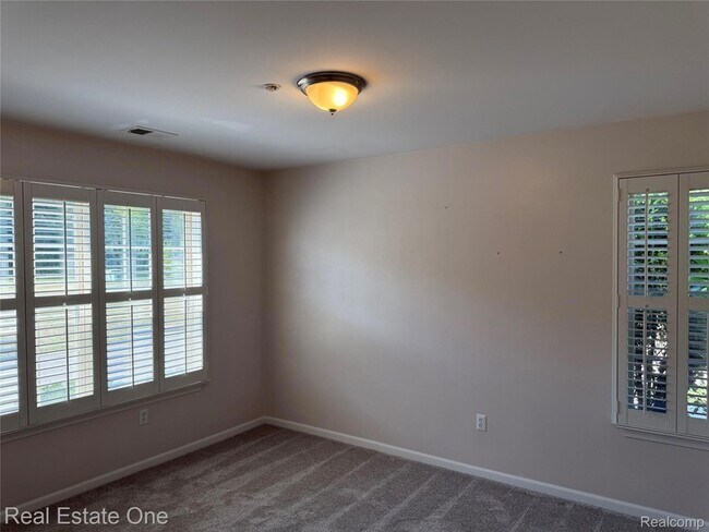 Building Photo - 523 Brookfield Dr