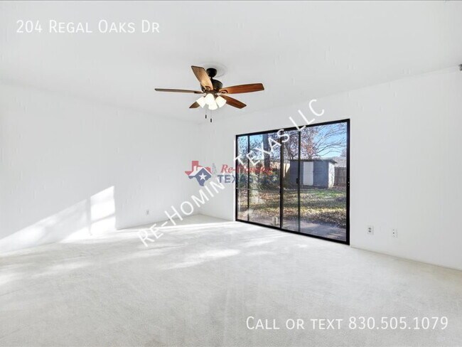 Building Photo - 204 Regal Oaks Dr