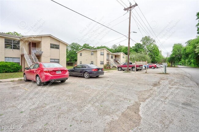 Building Photo - 724 Old Martindale Rd