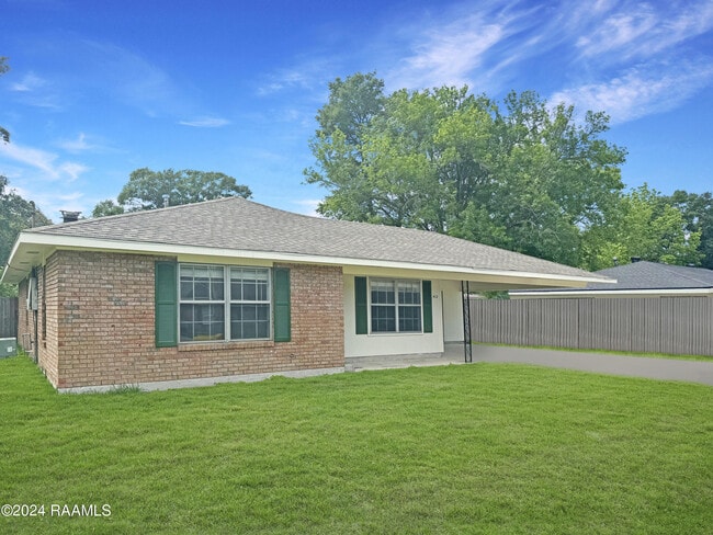 Primary Photo - 412 Estelle Dr