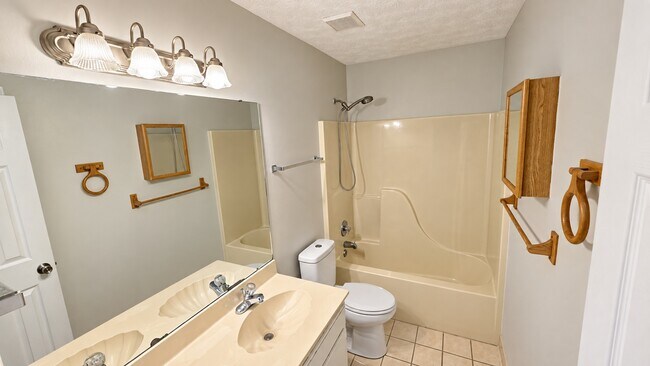 Building Photo - 3606 Farmfield Ln
