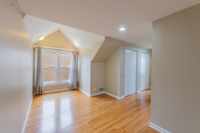 Building Photo - 2724 N Meade Ave