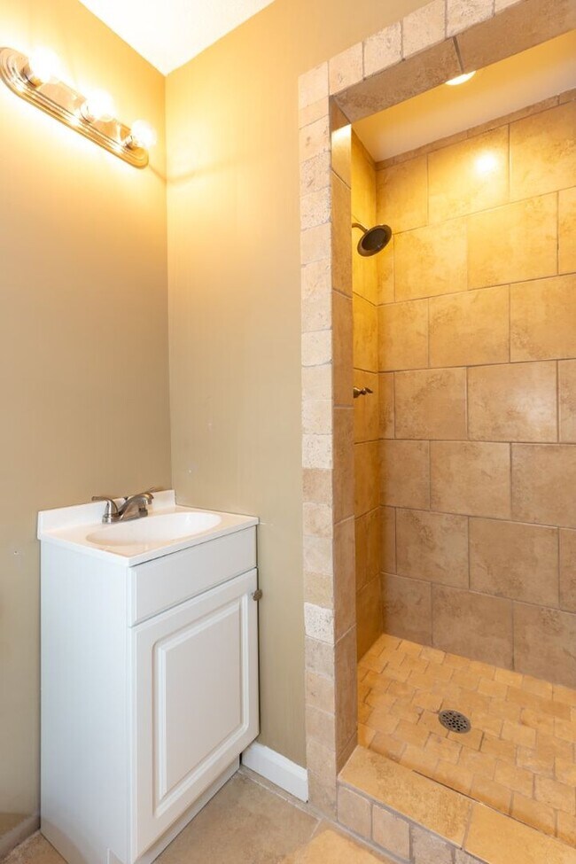Building Photo - Pet-Friendly 3BR with Bonus Room, Deck & G...