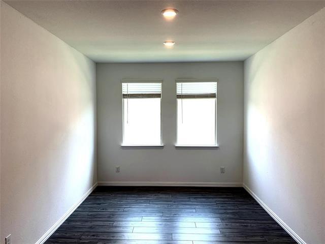 Building Photo - 513 Peel St