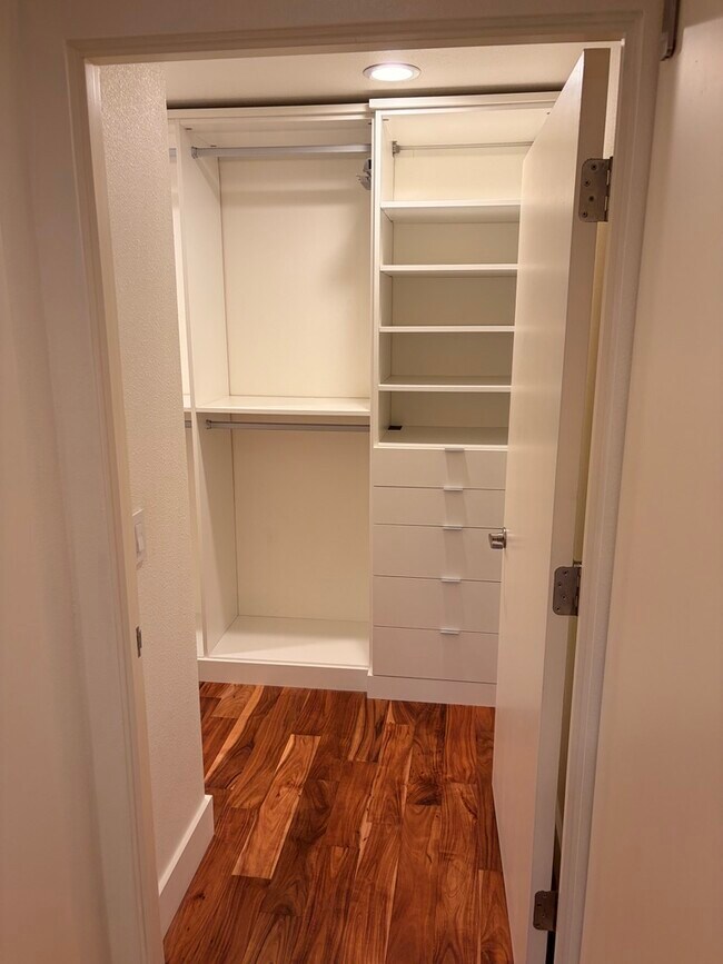 Building Photo - 1125 NW 9th Ave