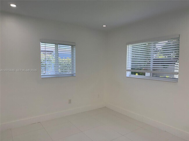 Building Photo - 15900 SW 102nd Ave