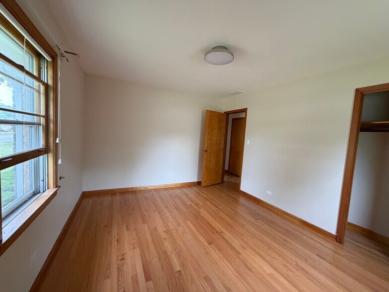 Building Photo - 533 Ridge Ave