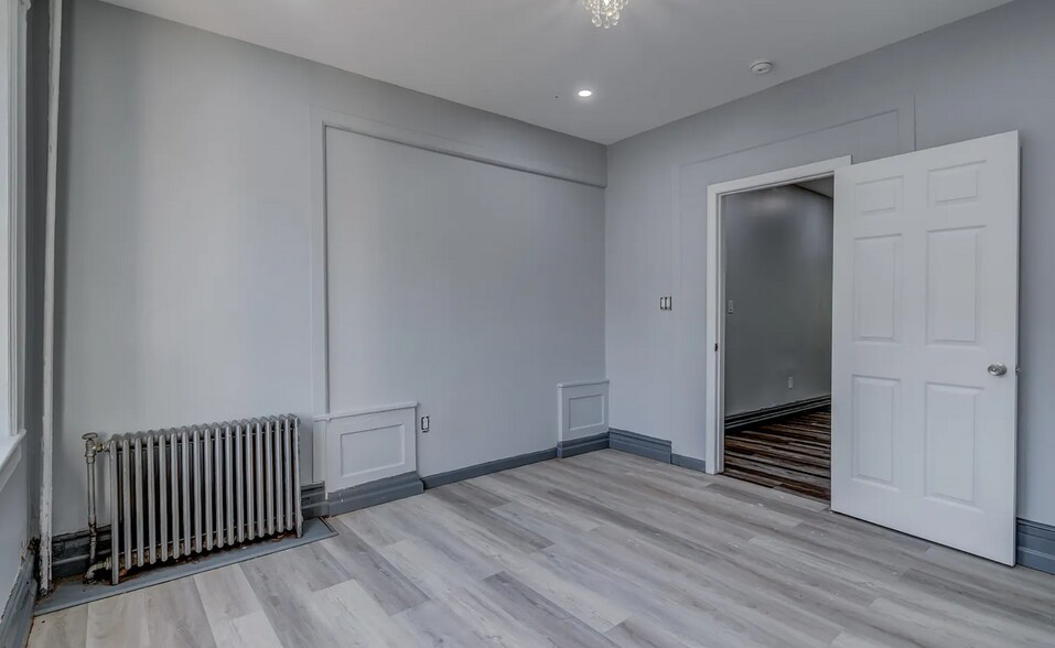 Master Bedroom - 25 Bartholdi Ave