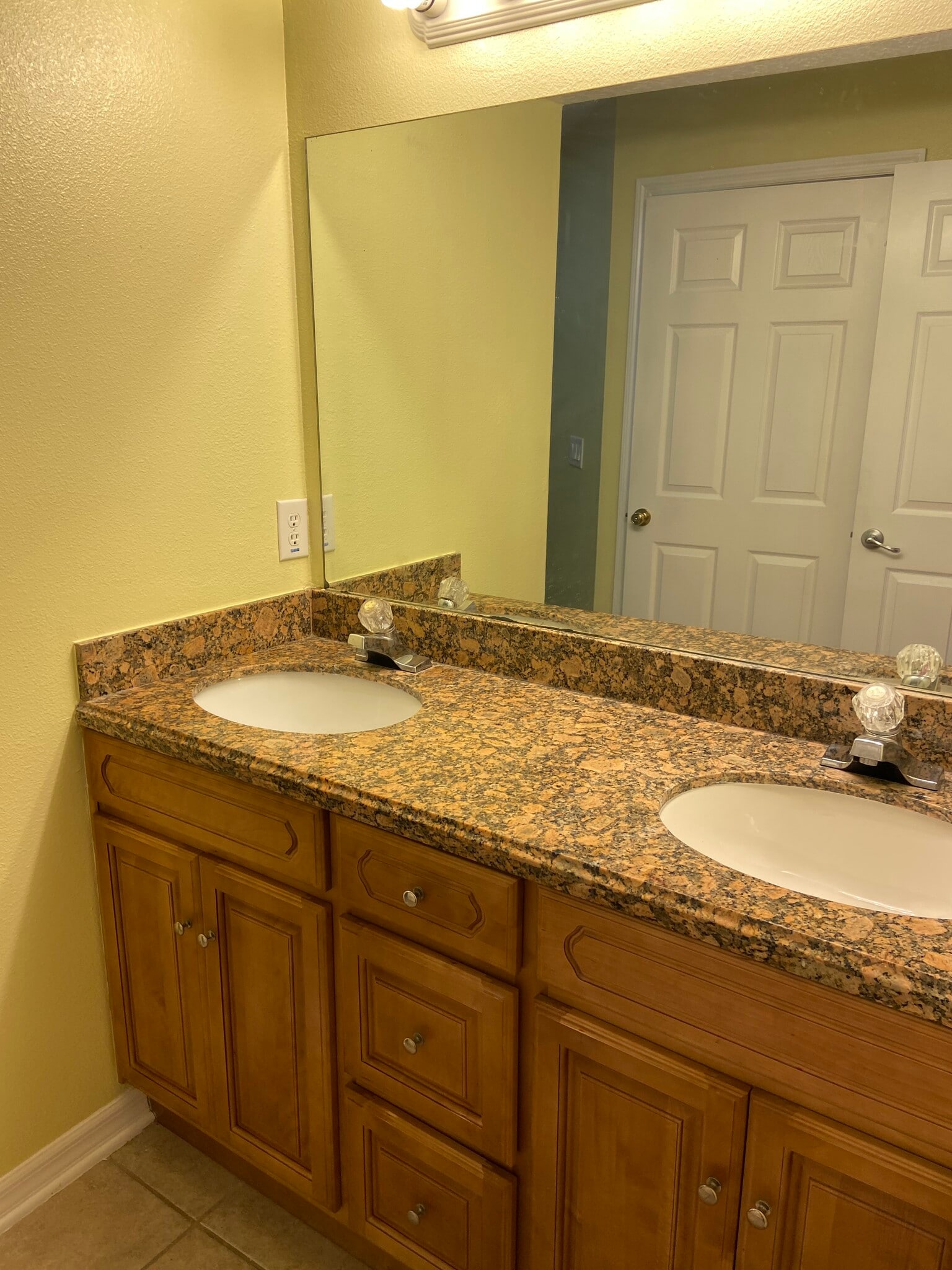 Dual sink - 121 Melissa Pl