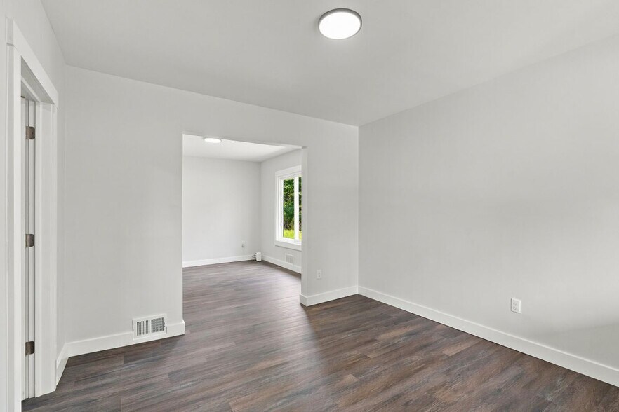 Building Photo - 15053 Spring Garden St