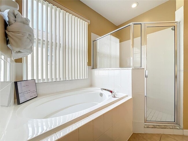 Building Photo - 520 Orista Dr