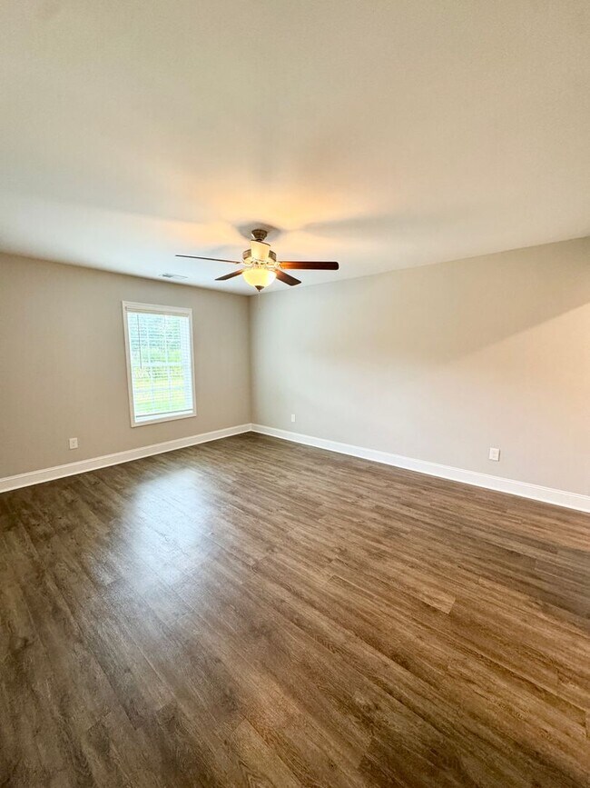Building Photo - 3 Bedroom, 2 Bath in Conway! No HOA, Plent...