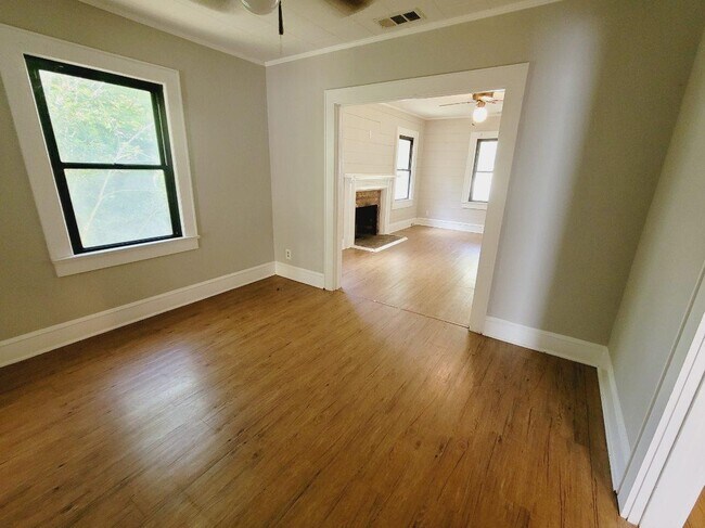 Building Photo - 526 N Adams St