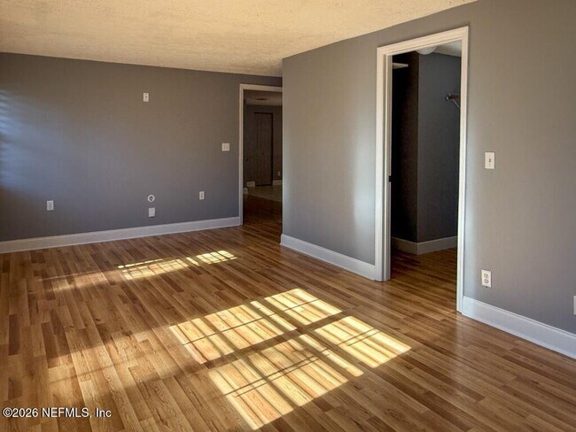 Building Photo - 360 Canis Dr W