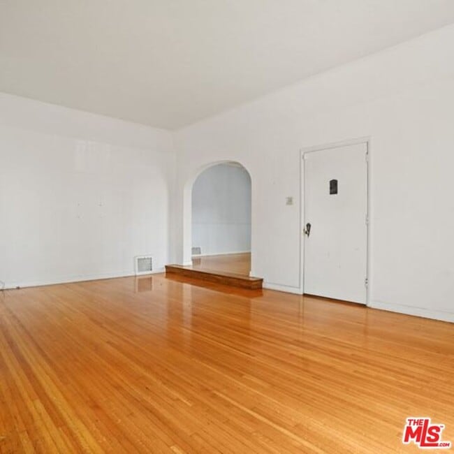 Building Photo - 1240 S Crescent Heights Blvd