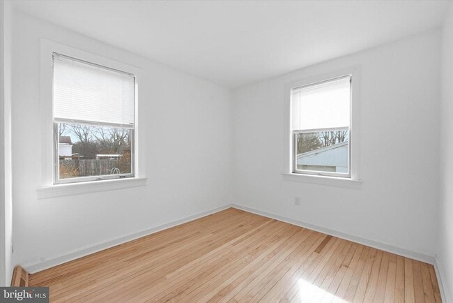 Building Photo - 734 Sunnyside Ave