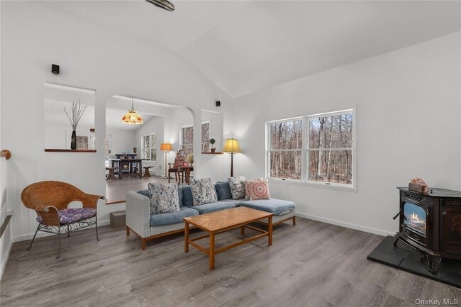 Building Photo - 10 Vernon Dr