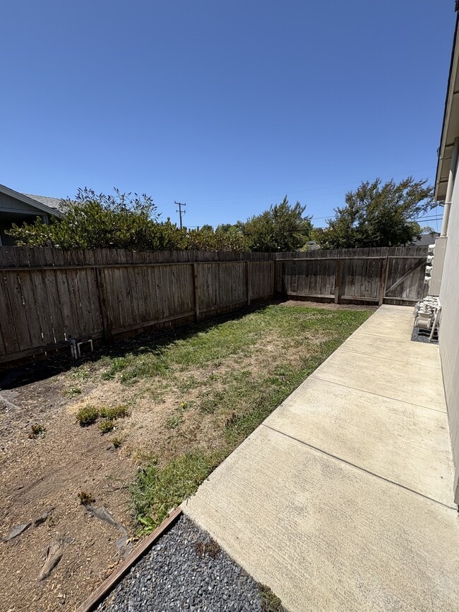 Building Photo - 936 Delport Ave