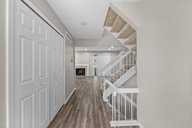 Building Photo - 5353 Wright Way S