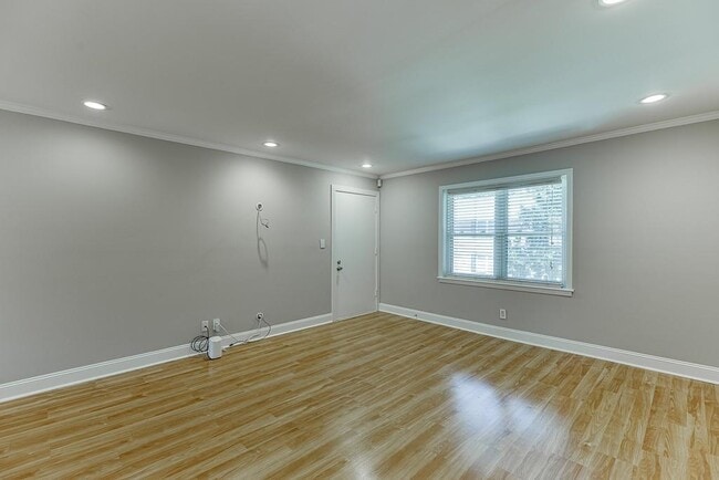 Building Photo - 4282 Roswell Rd NE