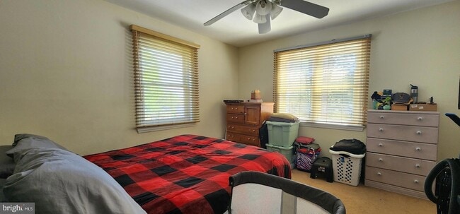 Building Photo - 5828 Biscayne Dr