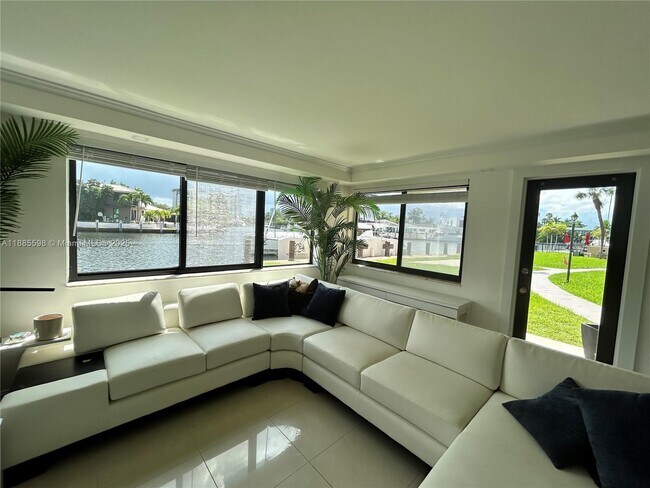 Building Photo - 301 Golden Isles Dr