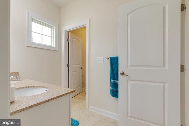 Building Photo - 26030 Blackberry Knoll Ct
