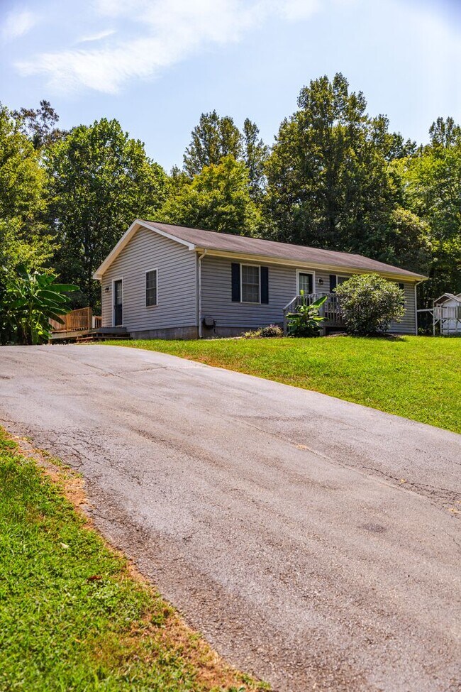 Building Photo - New Listing!