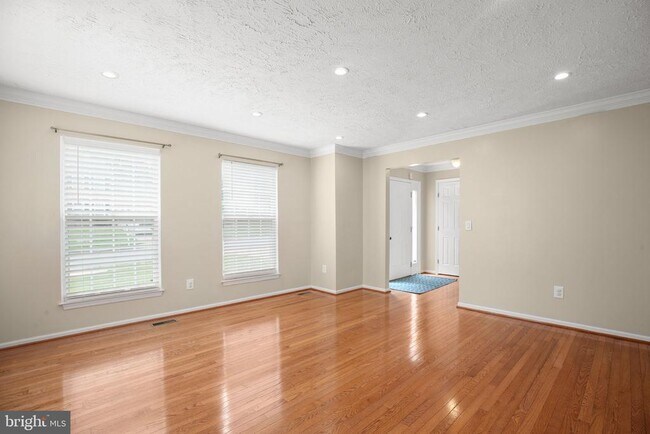 Building Photo - 64 Spring Lake Dr