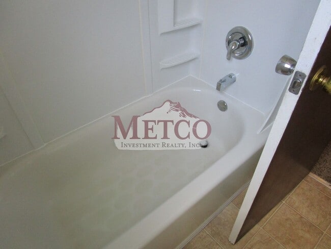 Building Photo - Darling 3 bedroom Springfield Home