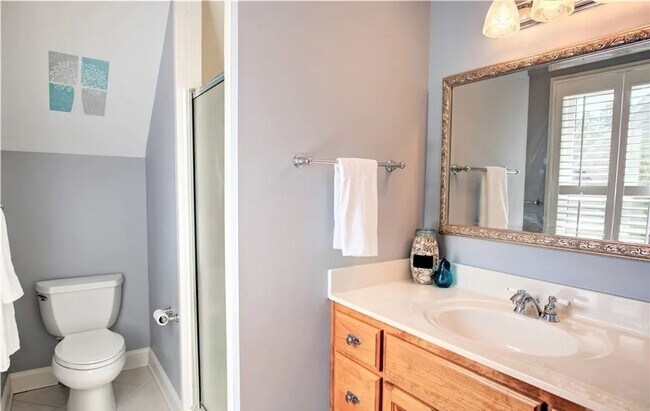 Building Photo - 4 bedroom/ 3.5 bathroom- Stonehouse
