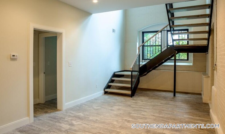 Building Photo - 11 Newcomb St