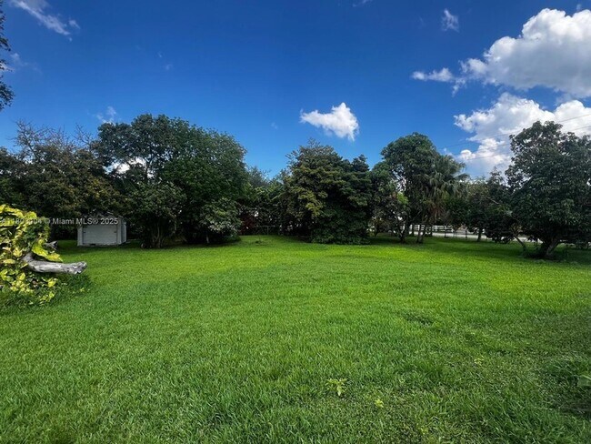 Building Photo - 1590 SW 139th Ave