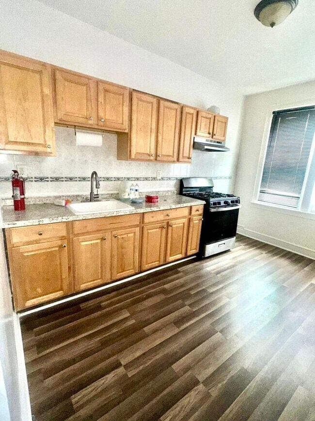 Primary Photo - 258 Winfield Ave