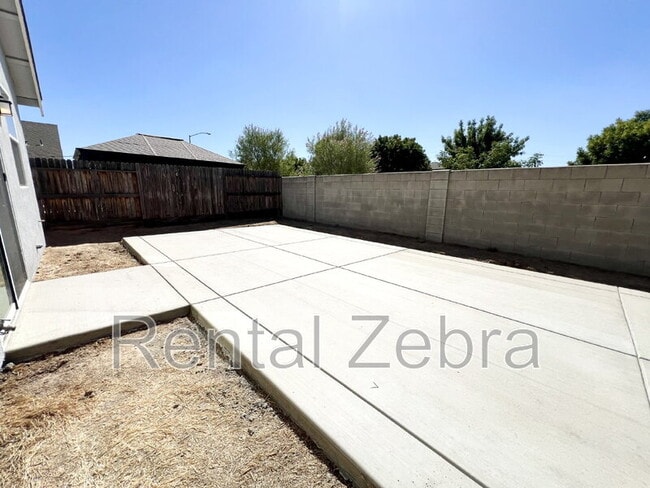 Building Photo - 482 Glendon Pl