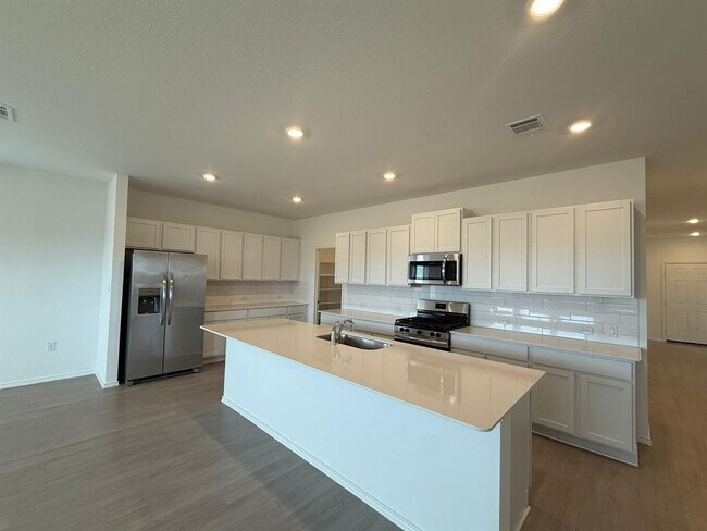 Building Photo - 519 Vantage Dr