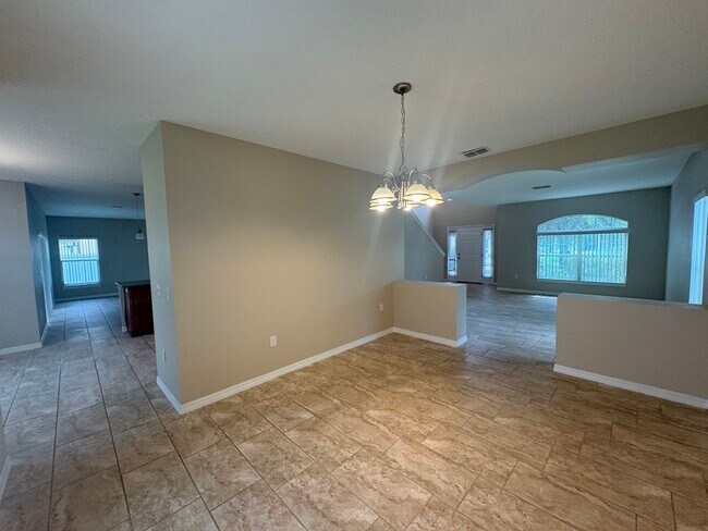 Building Photo - 527 Bristol Cir